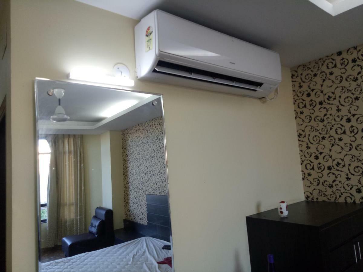 Assam Jatri Niwas Hotel Puri Kültér fotó