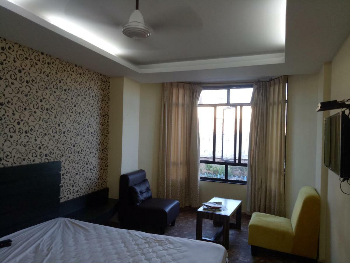 Assam Jatri Niwas Hotel Puri Kültér fotó